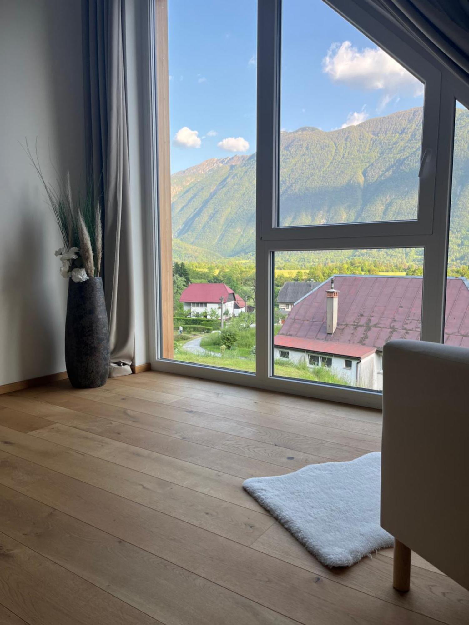 The Valley Queens Bovec Bagian luar foto